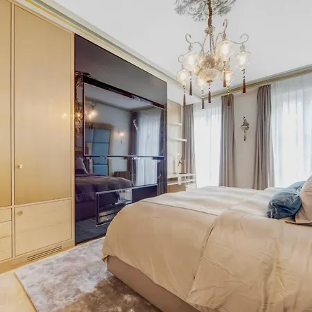 Prestige 170m2 Situe Au Plein Coeur Des Champs-elysees